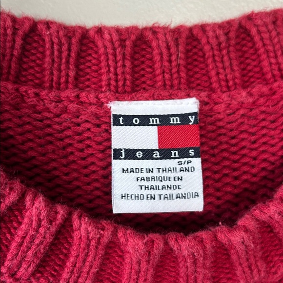 Vintage Tommy Hilfiger Red Crew Neck Sweater Big T Graphic Size XS/S - Picture 4 of 6